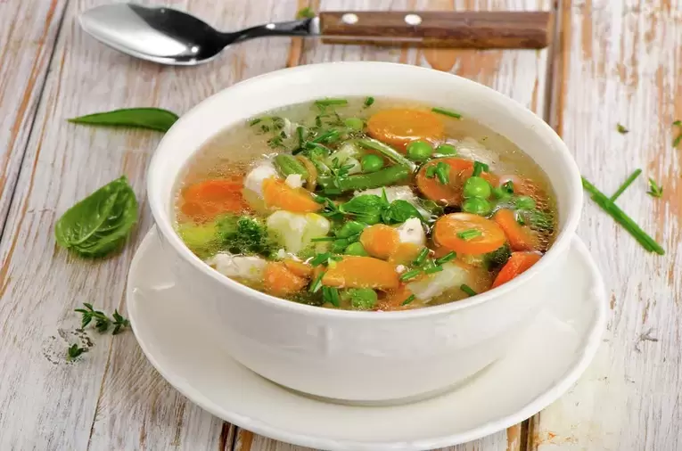 Sopa de vegetais ao perder peso